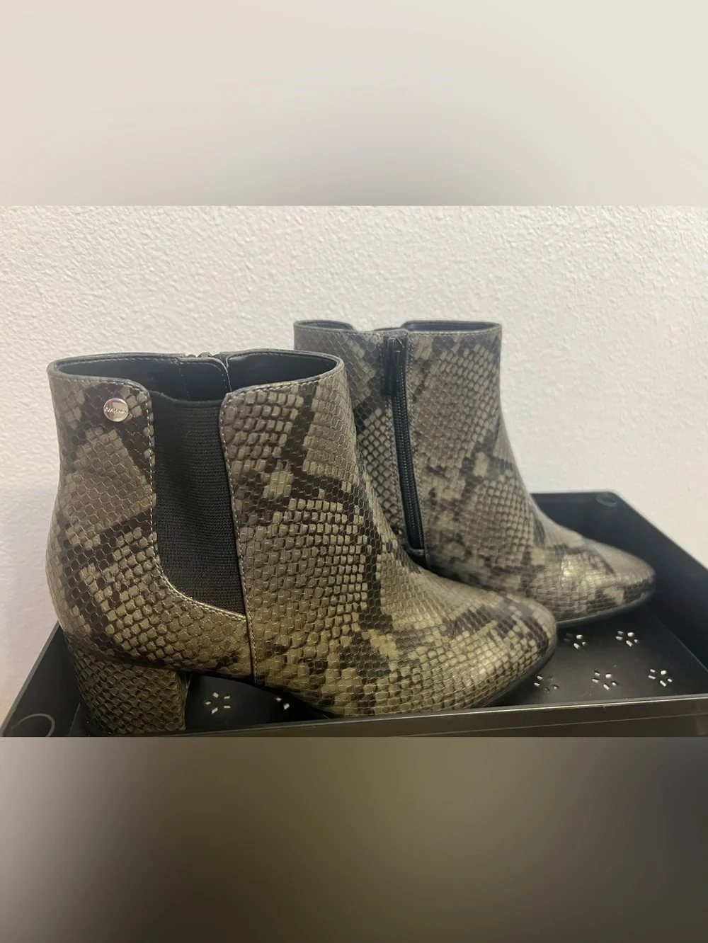 Calvin Klein $119 Fioranna Ankle Booties NWOT